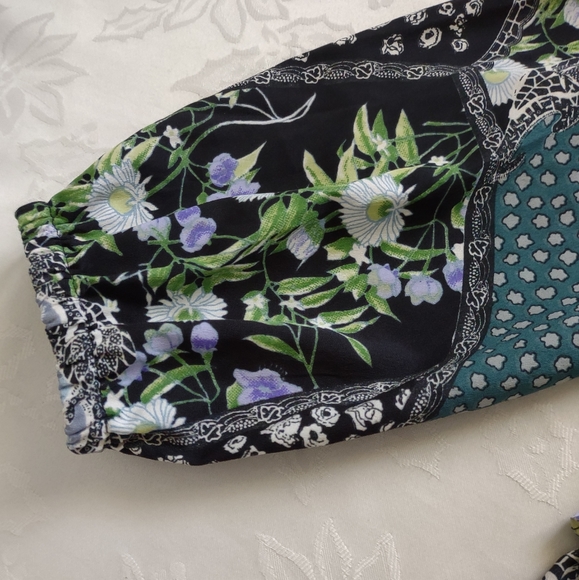 New🎀Chelsea & Theodore crochet detail tiered floral neck ties long sleeve - Picture 5 of 9